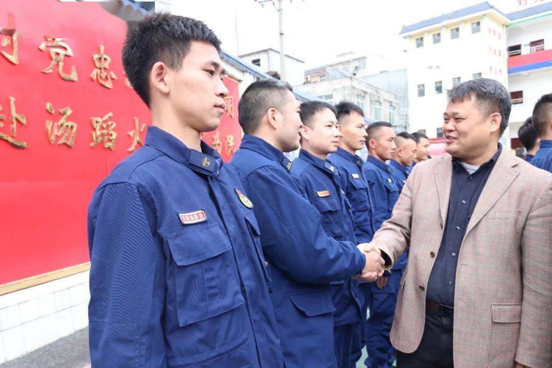 新春走基层县长李荣能亲切慰问消防大队全体指战员