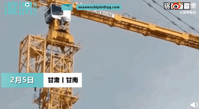 包工头爬50米塔吊讨薪被拘（图）