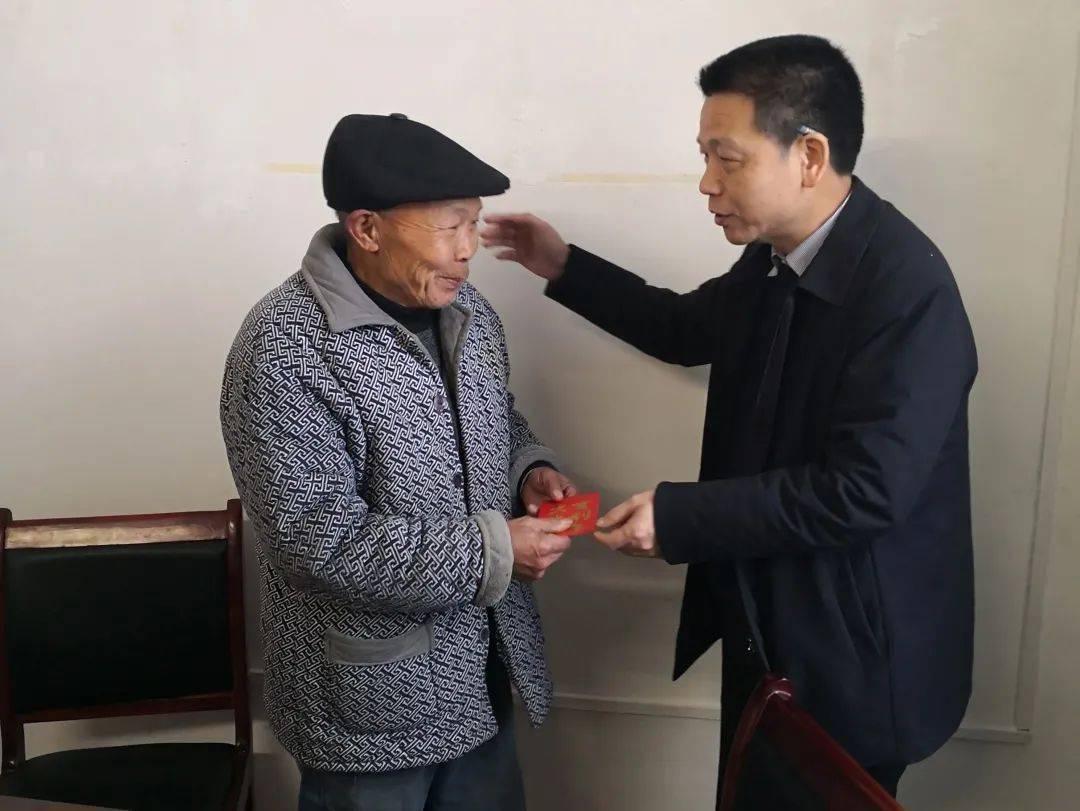 该院党组书记,检察长刘朝洪,党组副书记,副检察长陈小兵及党组成员