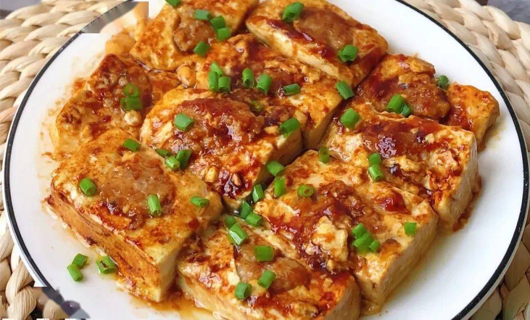 手把手教你把家常小菜做出今天给大家介绍的这道——「煎酿豆腐」也