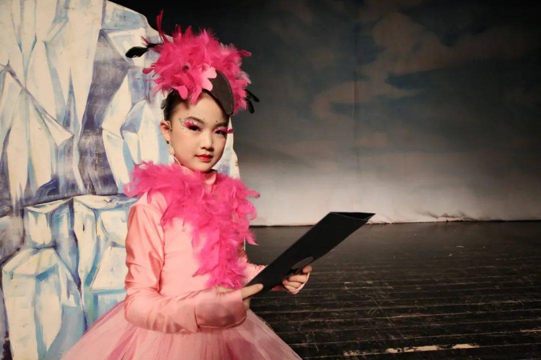 儿童全英文音乐剧《飞行学校》首演成功!