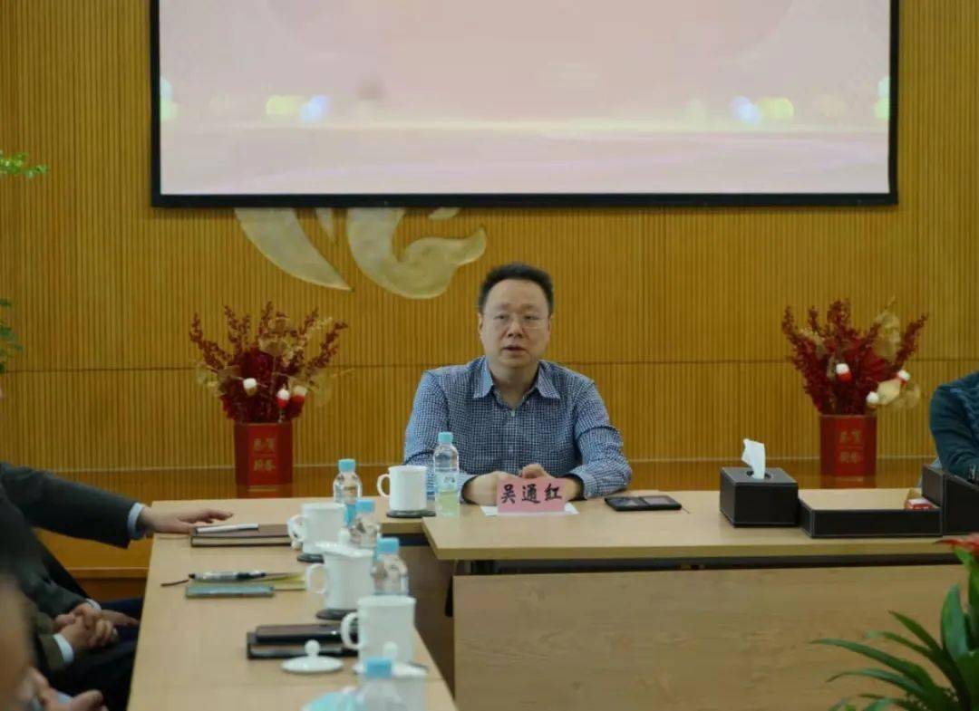 光明国际召开外派人员座谈会