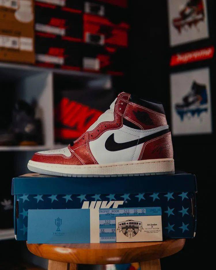 超限量trophy room aj1官宣本周发售,鞋贩高调炫后门鞋友怒喷官方表达
