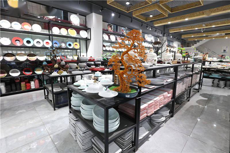 所展示的产品种类更丰富,所合作厨具商品更齐全