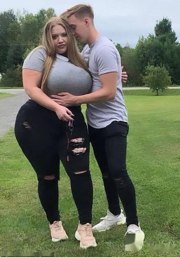 230斤胖妹网恋130斤健身教练,两人闪电奔现订婚,这份狗粮你吃吗?