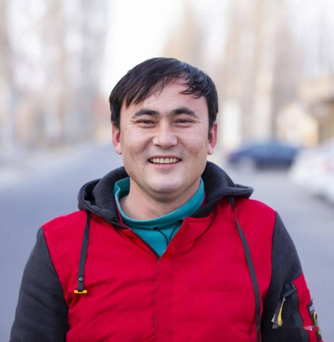 摄影师买买提艾力·艾尼瓦尔的摄影作品或许能够为你讲述这片大地发生