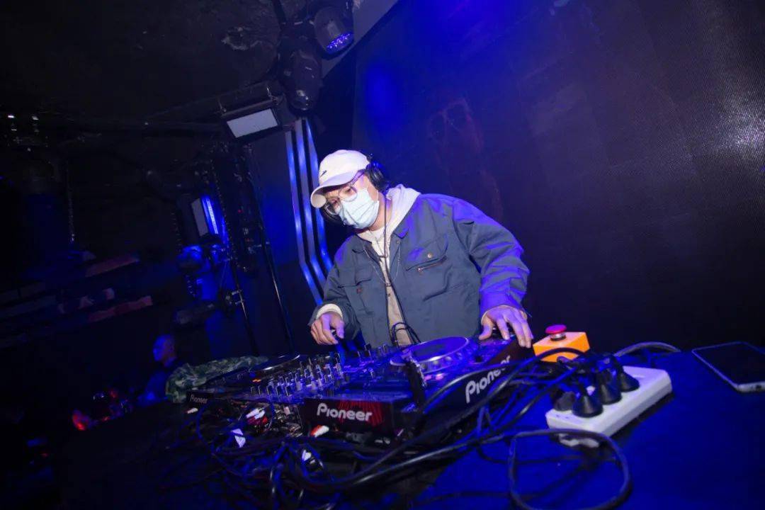 这家嘻哈酒吧空降普宁,势要承包你的夜生活!