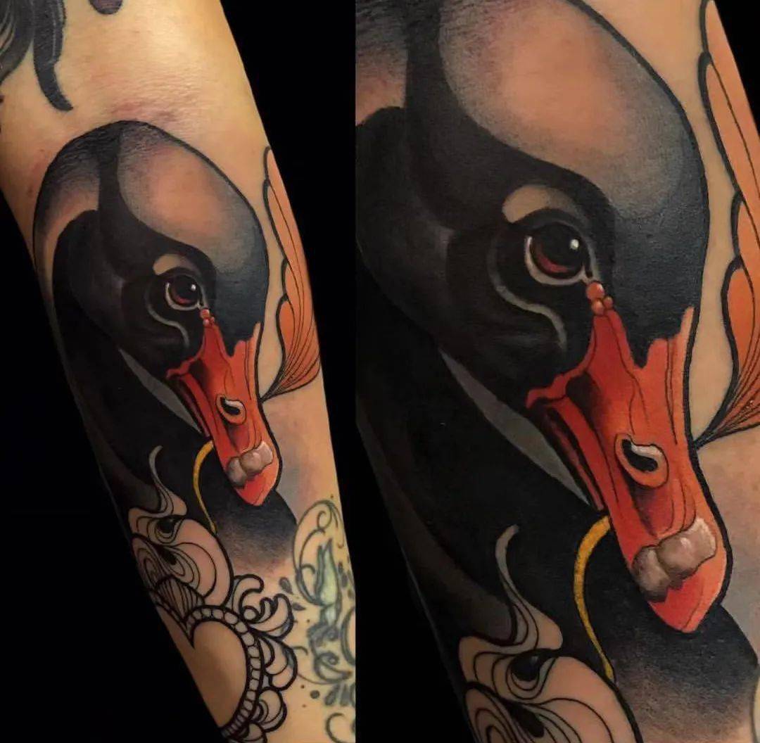 酷酷的黑天鹅纹身