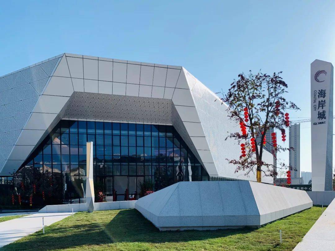 效果图同时,飞鹏海岸城深入洞察区域人居需求,将规划打造集高端商业