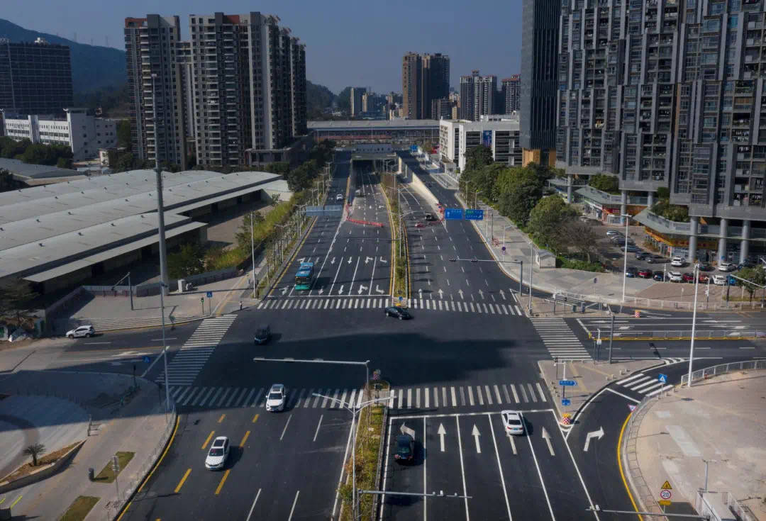 龙华区新区大道北延段通车深圳首条儿童参与的道路建设项目