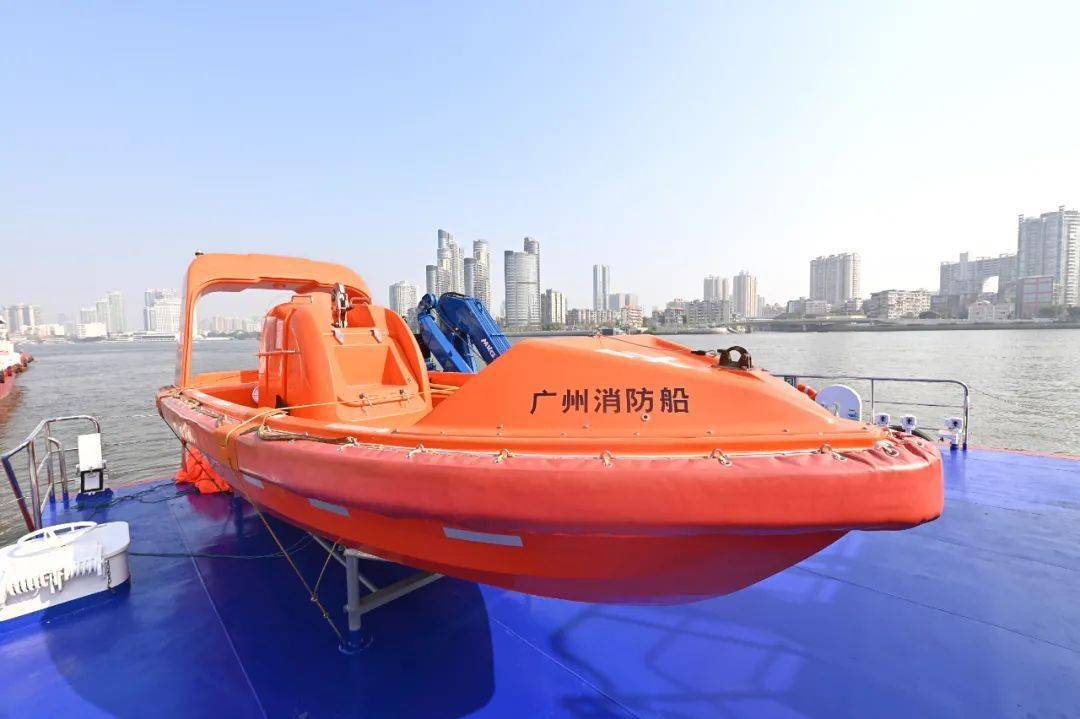 广州最新最强消防战船入列!荔湾消防再添"新战友"_救援