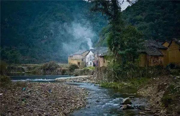 又见炊烟起,待你缓缓归.