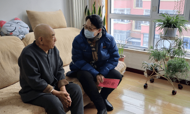 工作动态南岔县委书记张巍开展春节前走访慰问