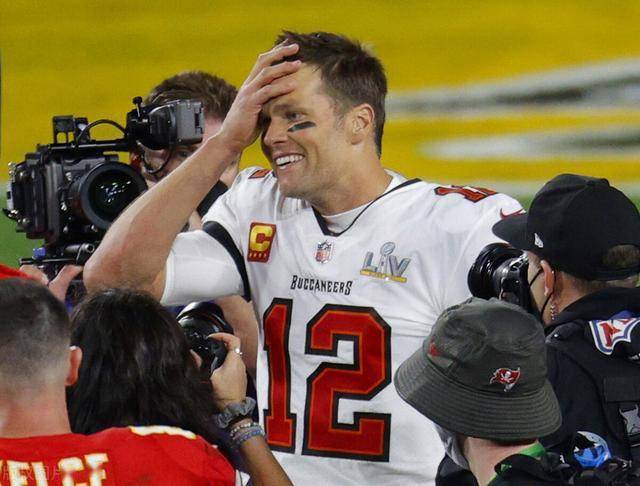 43岁再夺冠詹姆斯刷屏庆祝布雷迪7夺超级碗过气的goat