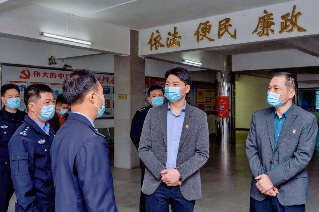 孙波黄家新率队检查春节市场供应,疫情防控,道路交通安全并慰问节日