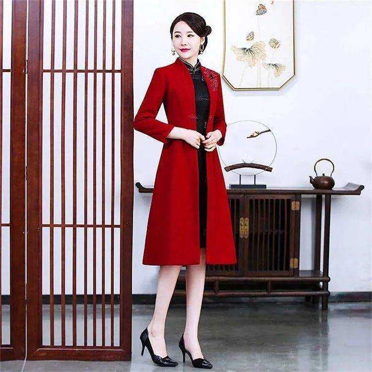 帅炸了的红色西装绣花修身旗袍,满满女人味儿!