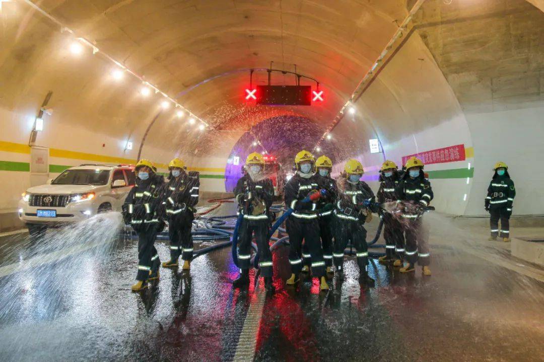 【保山消防】圆满完成保泸高速隧道灭火救援联合实战演练