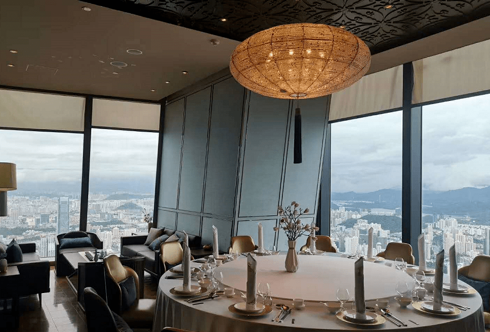 京基100,95楼云景餐厅今年的情人节首选当然是粤菜王府天宫酒家作为在