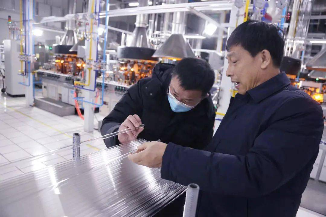 龙经总裁年三十慰问节日坚持生产与留公司过节职工_威高