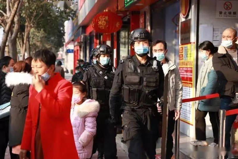 富平县公安局加强武装巡逻确保春节安全组图