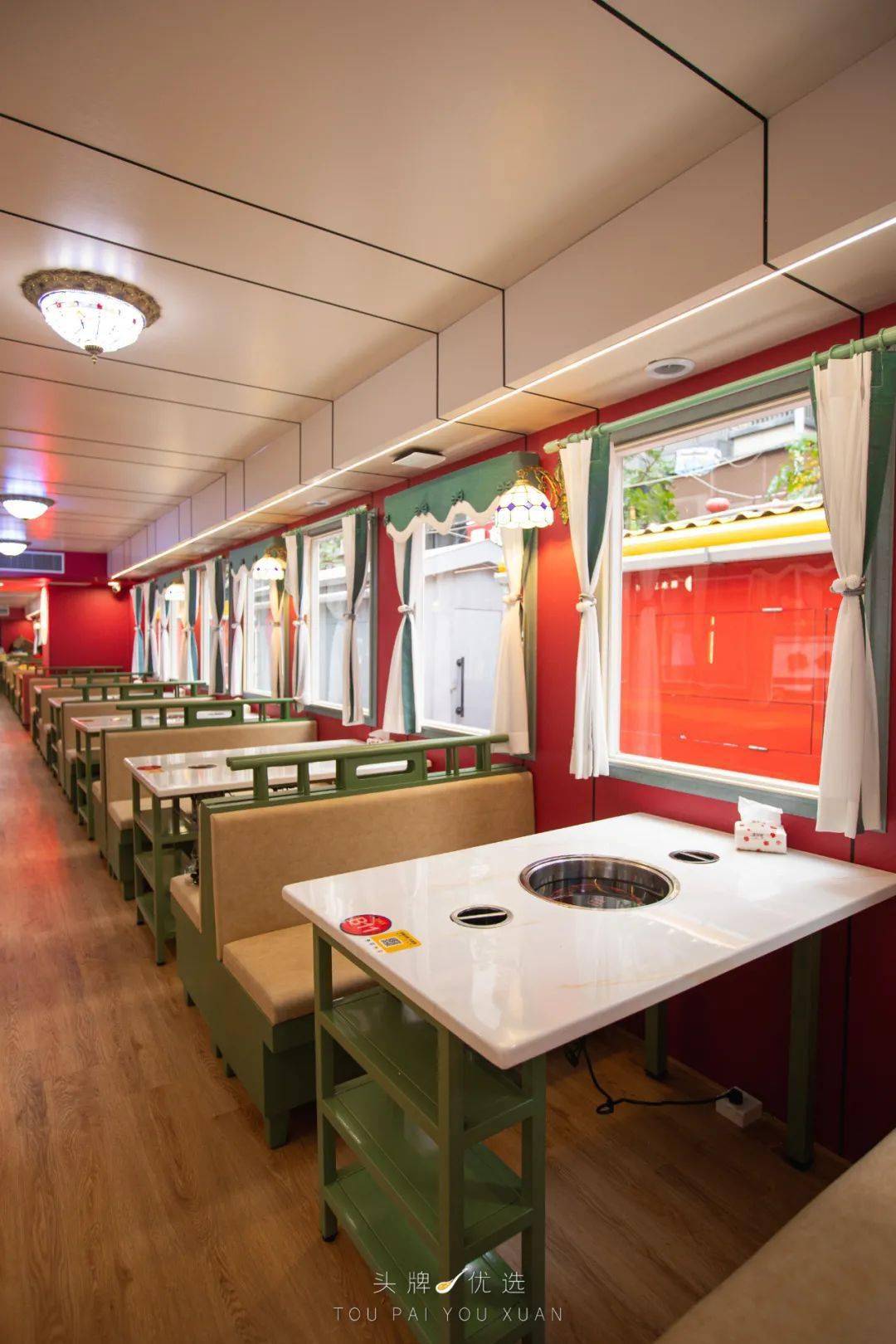 春节情人节去哪儿逛打卡福建第①家绿皮火车餐厅从达明路开往老成都的