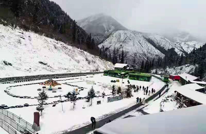 瑞雪兆丰年！大年初二四川达古冰川迎来牛年第一场雪