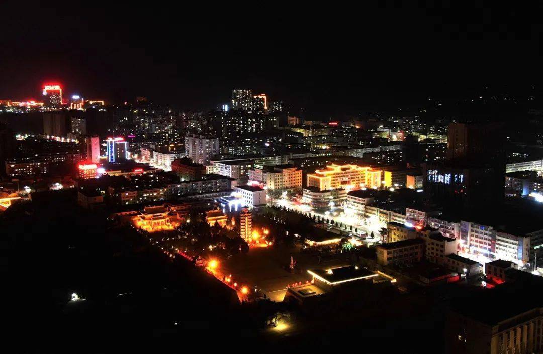除夕前夜的会宁县城