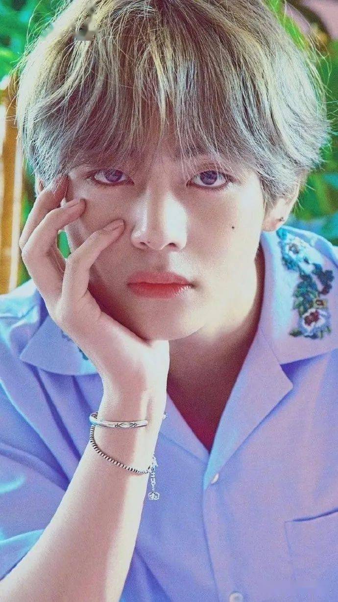 astro 车银优 (去年 1位,今年 1位)防弹少年团 金泰亨 (去年 2位,今年