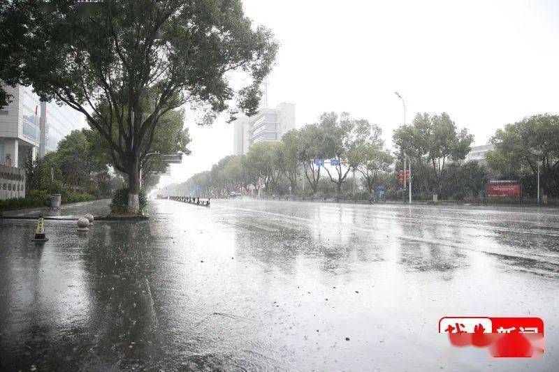 刚刚,绍兴古城迎来牛年第一场雷雨,第一道彩虹!