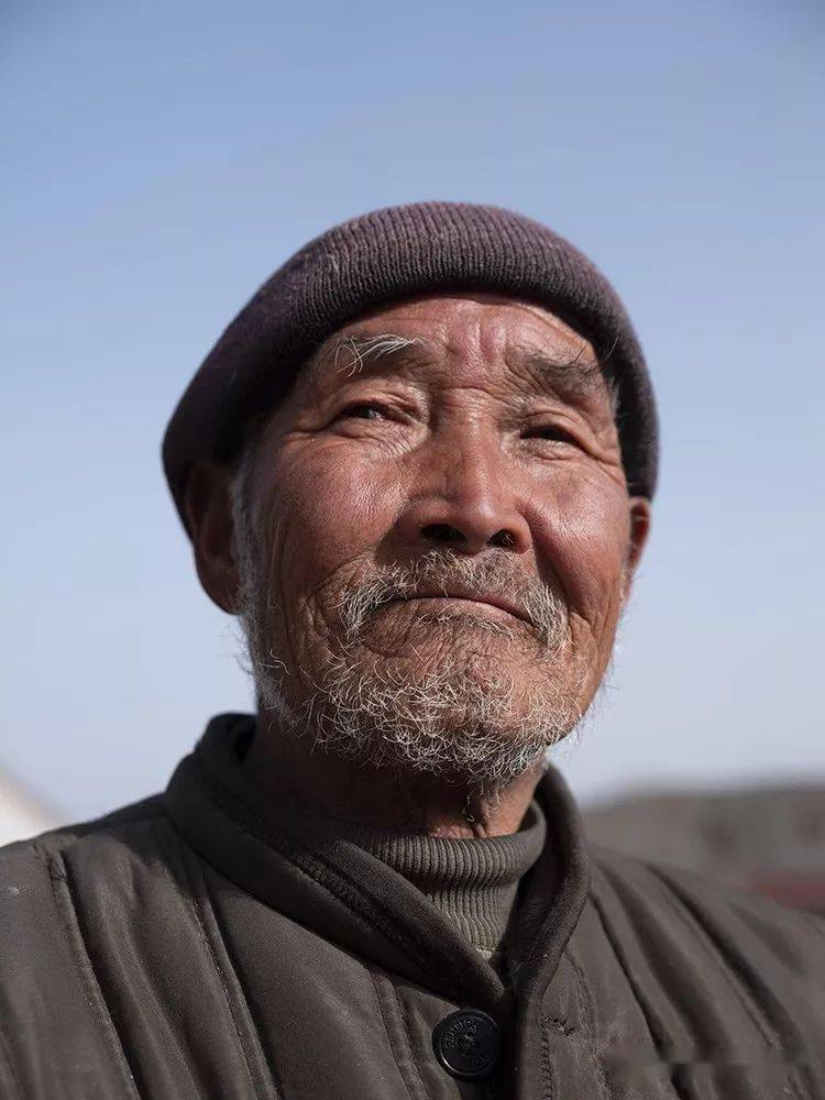 在陇县乡村拍摄社火的几天时间里,跟着"黑虎灵官","红脸关公"以及"