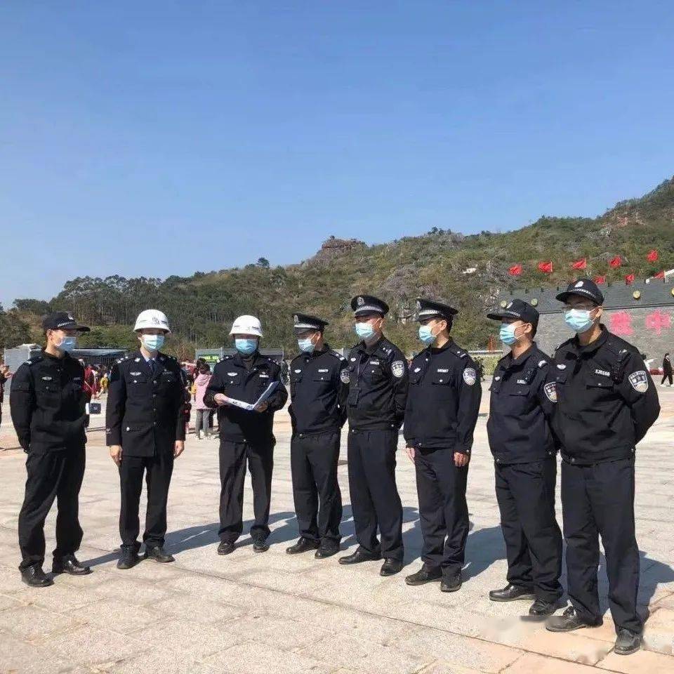 73在会仙河公园,铜石岭,勾漏洞等景区,你都能看着北流民警的身影