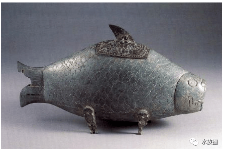 古代鱼状的青铜器