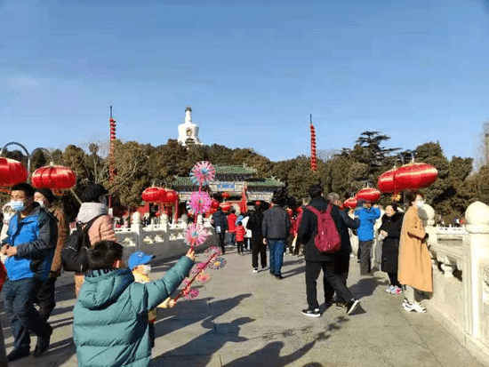 预约人数逐日递增 北京公园景区初四迎客69万人次