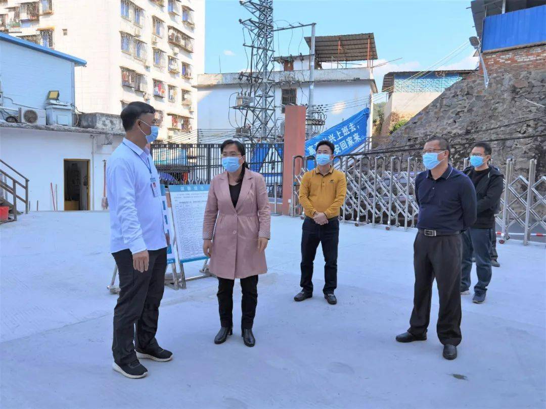 今天下午,封开县县长梁健梅率慰问组到我院看望慰问新春坚守岗位一线