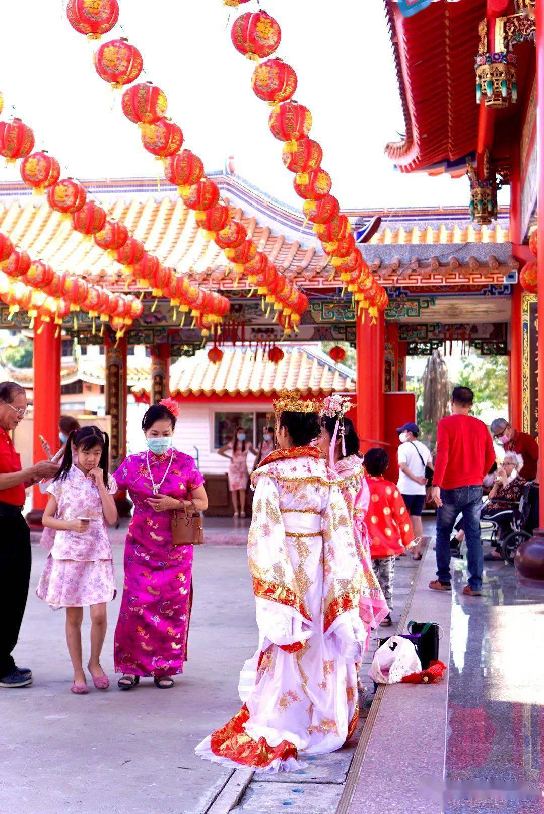 泰国过年日记大年初一拜代天宫泰国人比中国人还兴奋