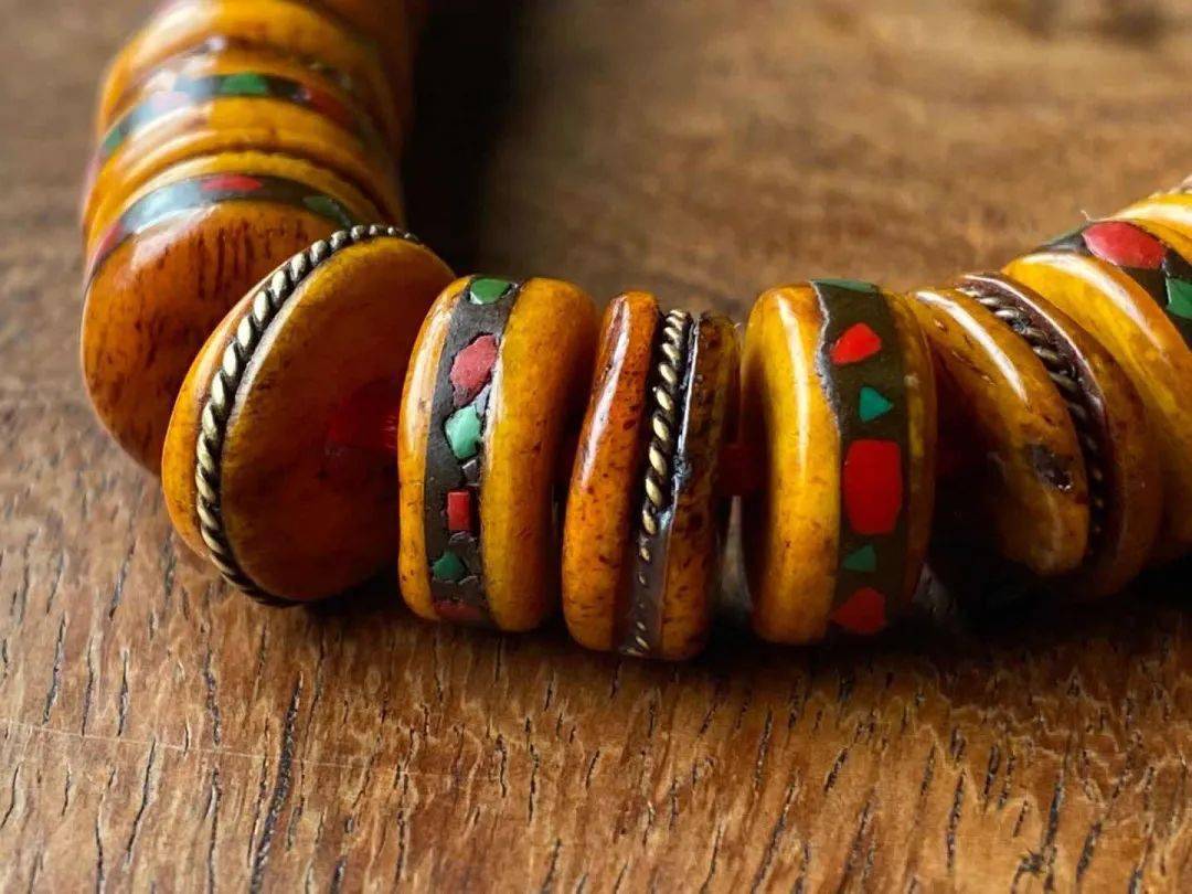 04镶嵌羚羊骨剁珠長佛珠串