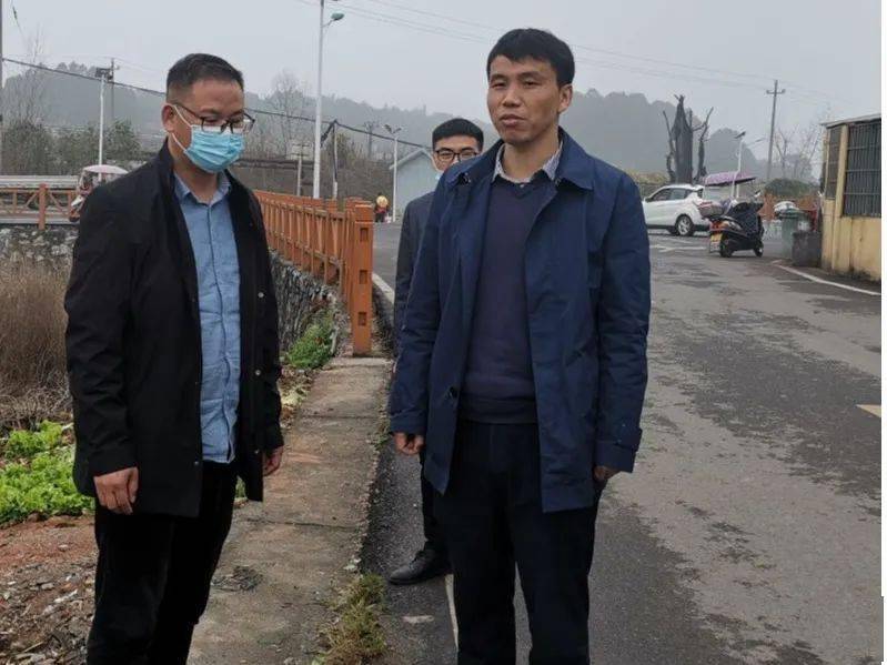 环境卫生要常清 安全生产弦要紧——镇党委副书记,镇长吴文林督导环境