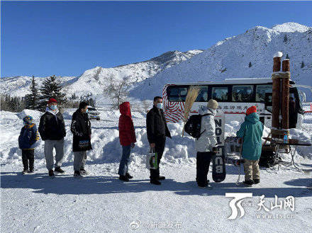 迎新春嬉雪在新疆 乐翻天雪友尽开怀