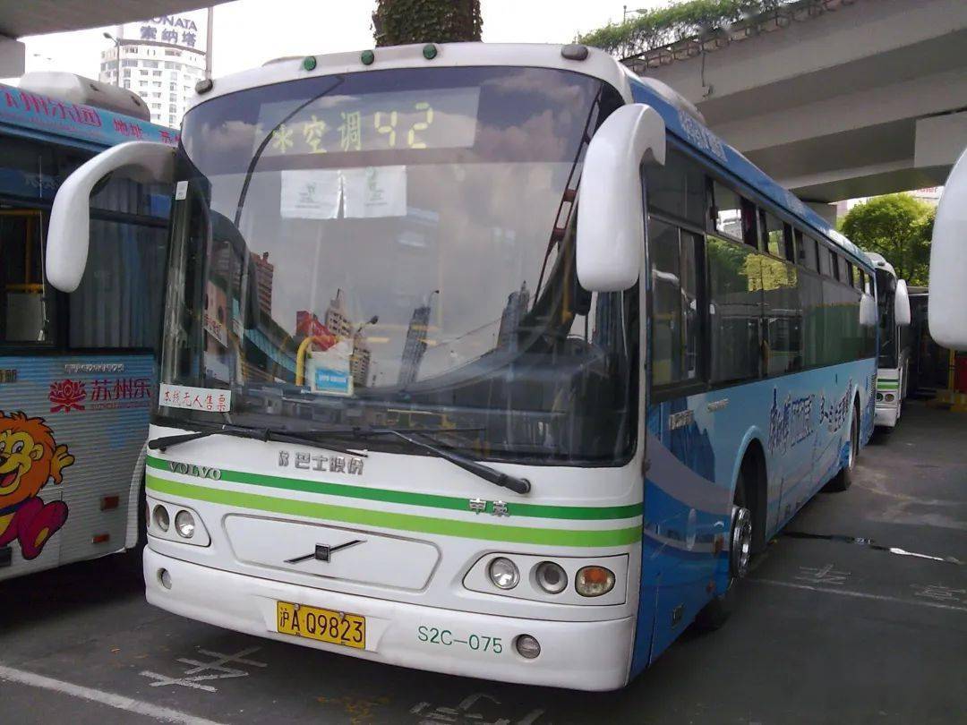 42路swb6120khv2-3(s2c)型汽车(张渊源 摄)2007年因外滩施工,42路终点