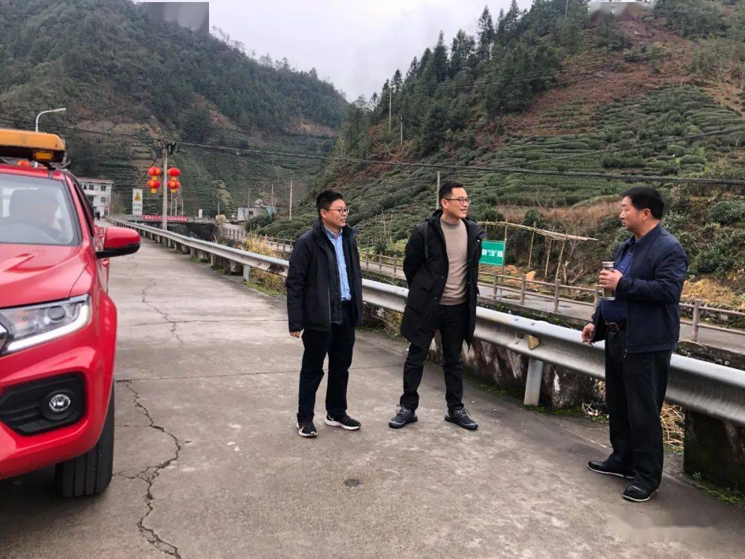 2月14日,副县长余飞带队督查各"主战场"森林防火工作,林业局党委书记