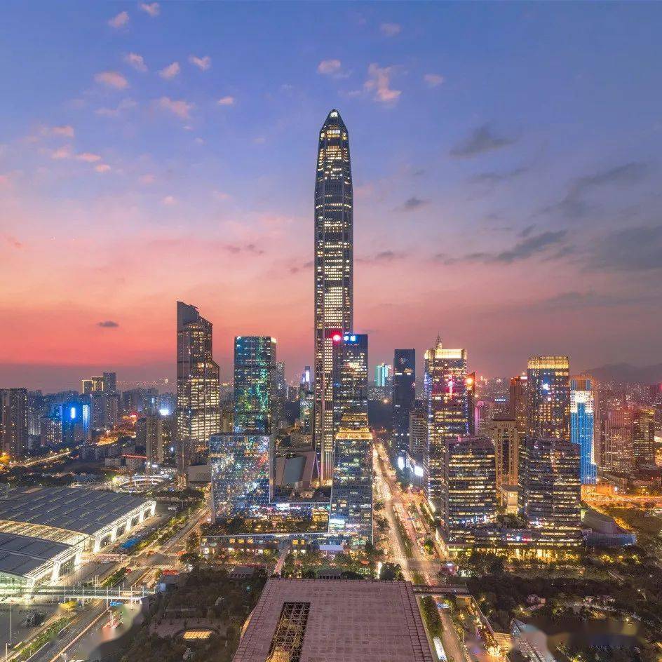 大多集中在福田区以西的南山区,宝安区等地,体现了深圳城市中心不断