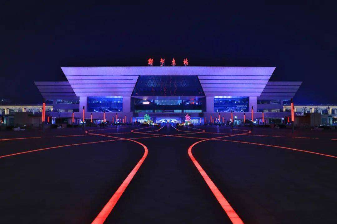 摄郑报全媒体记者 李新华 摄2012年12月,郑州东高铁站,在郑东新区建成
