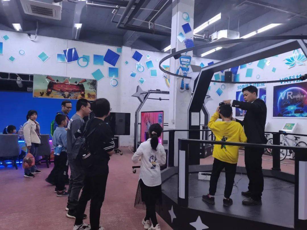紫莲科技馆是这个假期亲子打卡圣地全景狙击狩猎,vr赛车,vr水果忍者5d