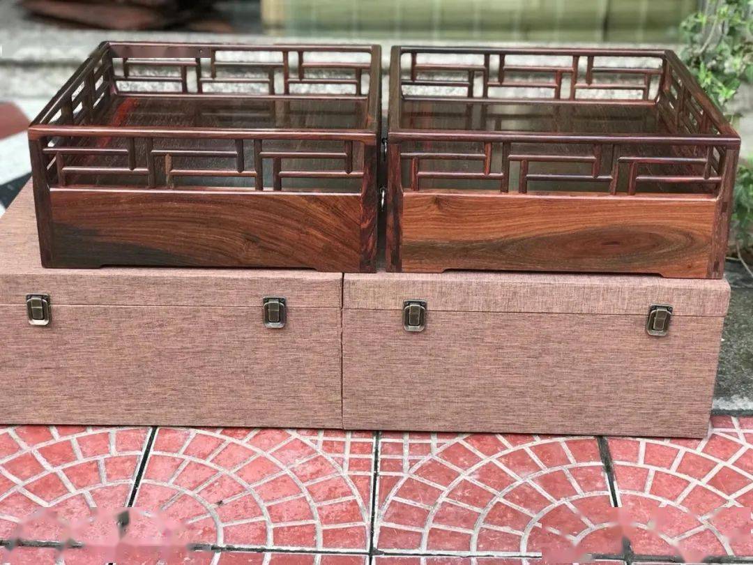 王世襄款大红酸枝都承盘全独板