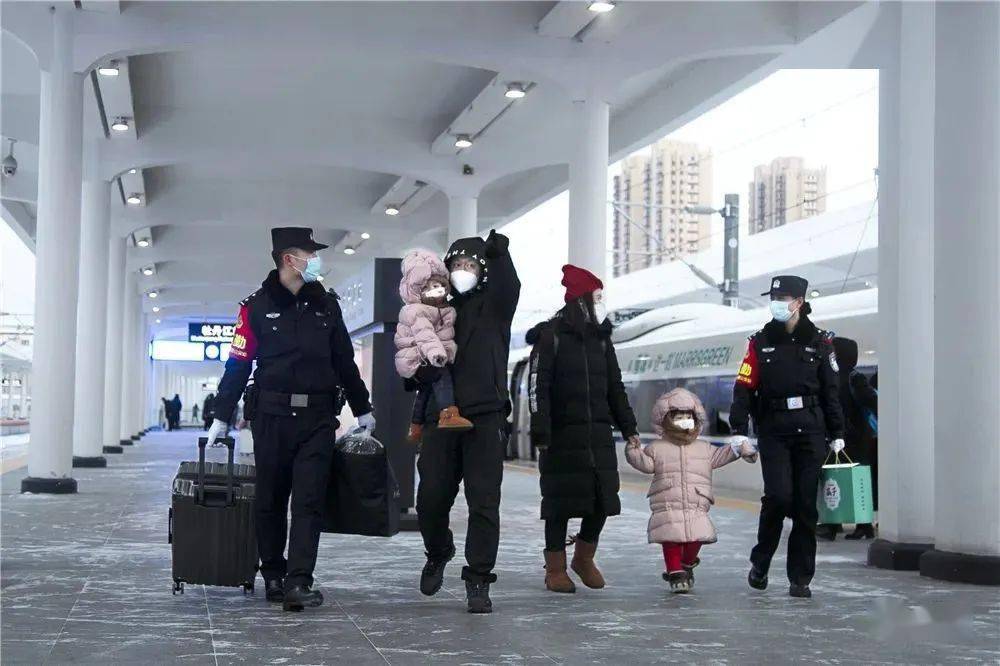 春节我在岗一组照片了解黑龙江铁路警察的春节