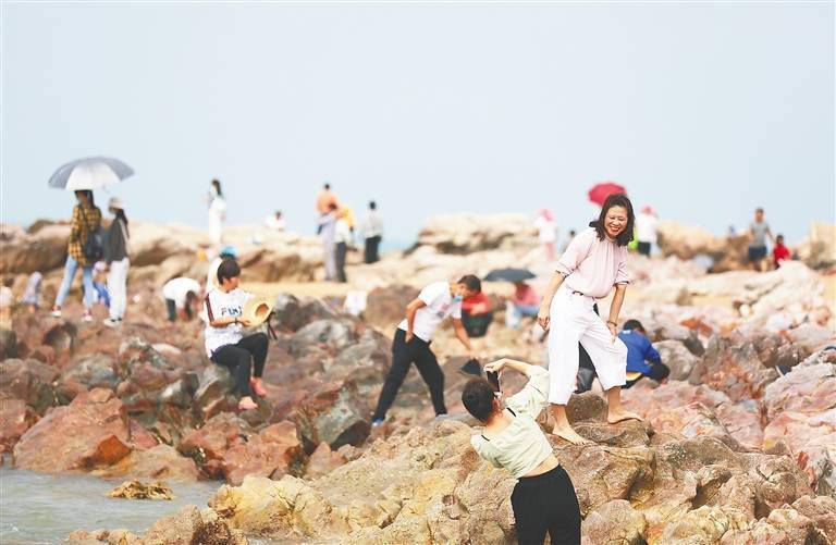 水上游乐、户外踏青、海边留影……海南年味足玩法多