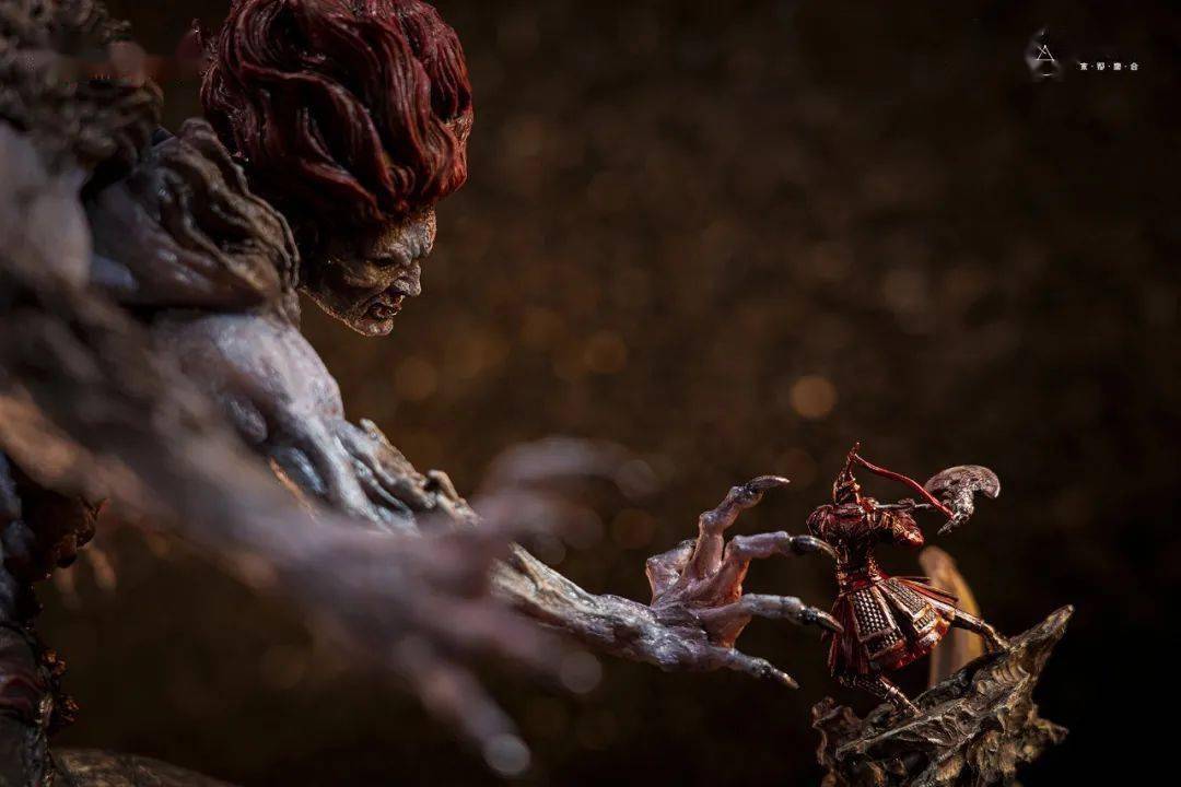 末那x刺杀小说家丨赤发鬼爽战红甲武士雕像再现电影经典场景