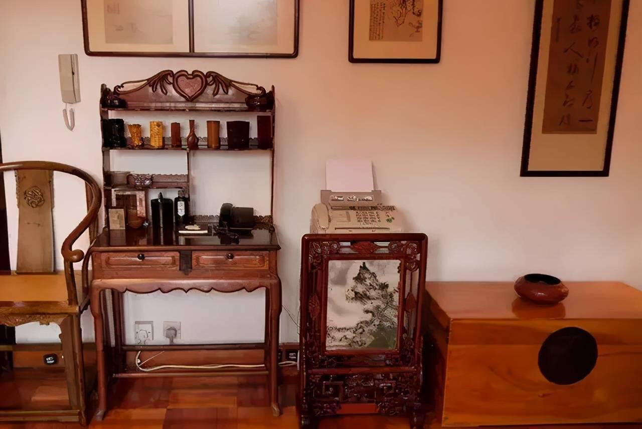 在节目里面我访问了一些名人的书房,当然那些名人不一定都是读书人,看
