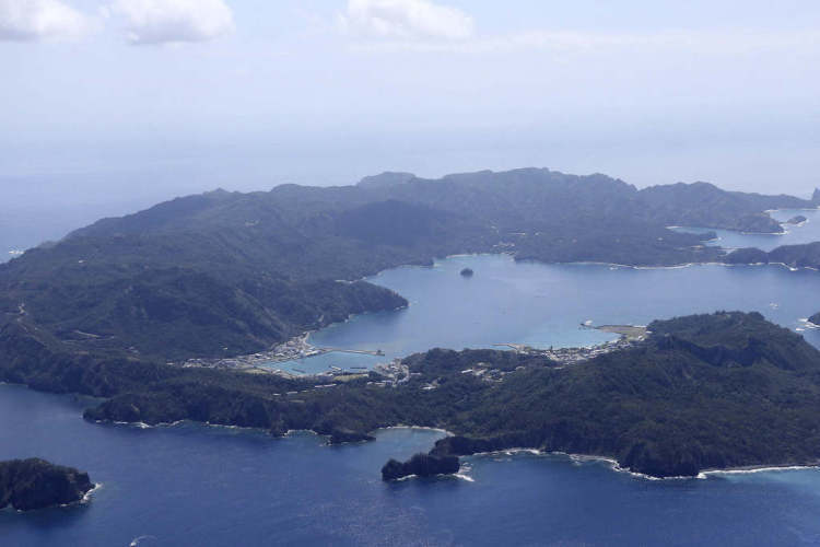 日本近海的一座离岛.