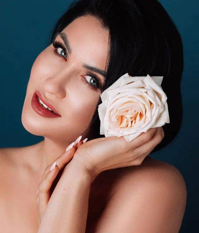 塔塔尔流行歌曲│鞑靼女歌手ИльсияБадретдинова新